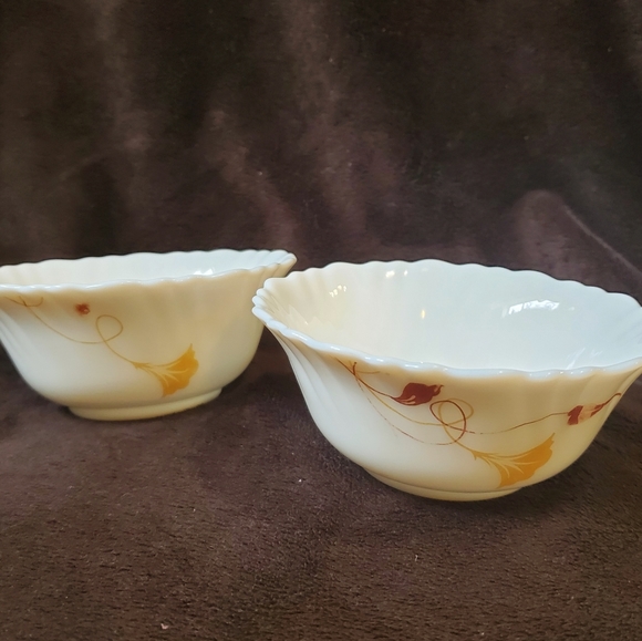 Vintage Opal Glass souce bowl - Picture 3 of 4